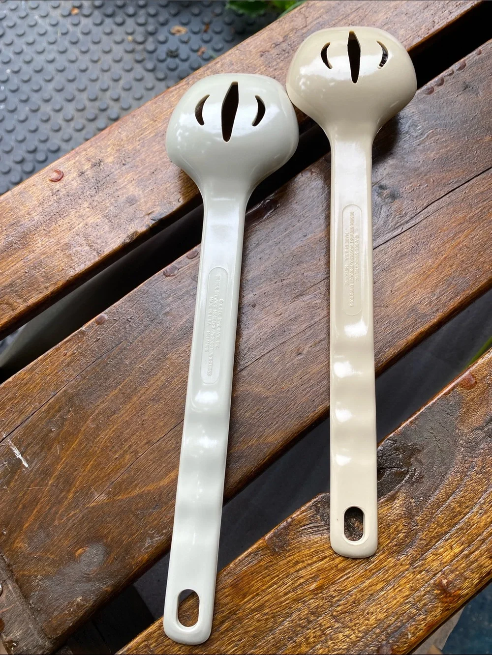 Vtg A-Bee Syndicate Neutral Cream & White Teardrop Slotted Spoons - Set of 2 USA